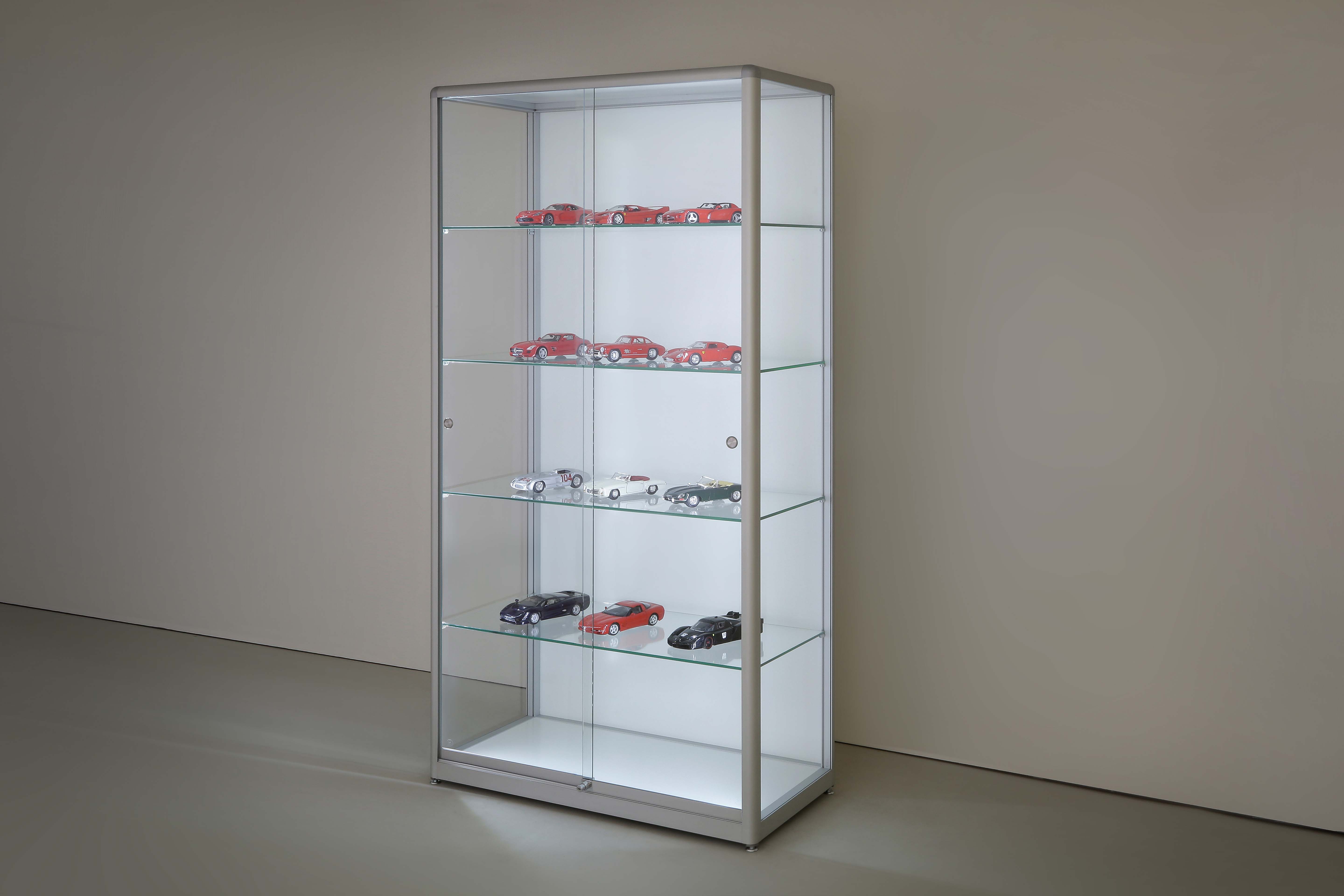 Vitrine mit Beleuchtung abschließbar mit Schiebetüren